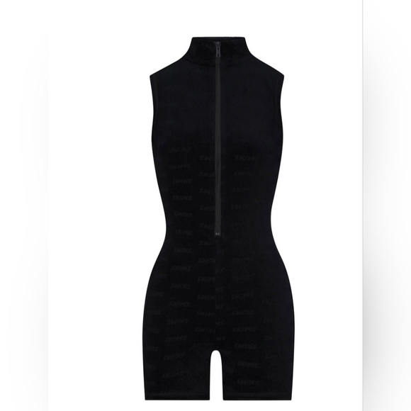 SKIMS LOGO VELOUR SHORT ONESIE | ONYX/ S/ NWT - Picture 3 of 14